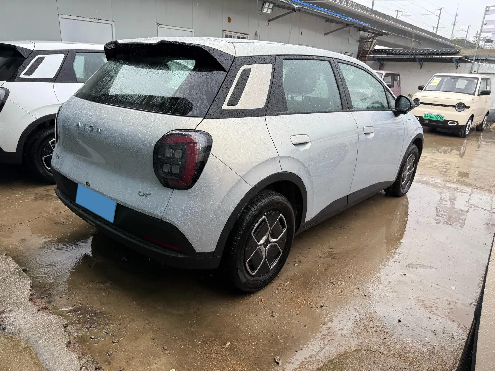 2025 AION AION thumbnail 3