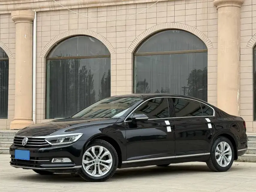 2019 VOLKSWAGEN MAGOTAN view 1