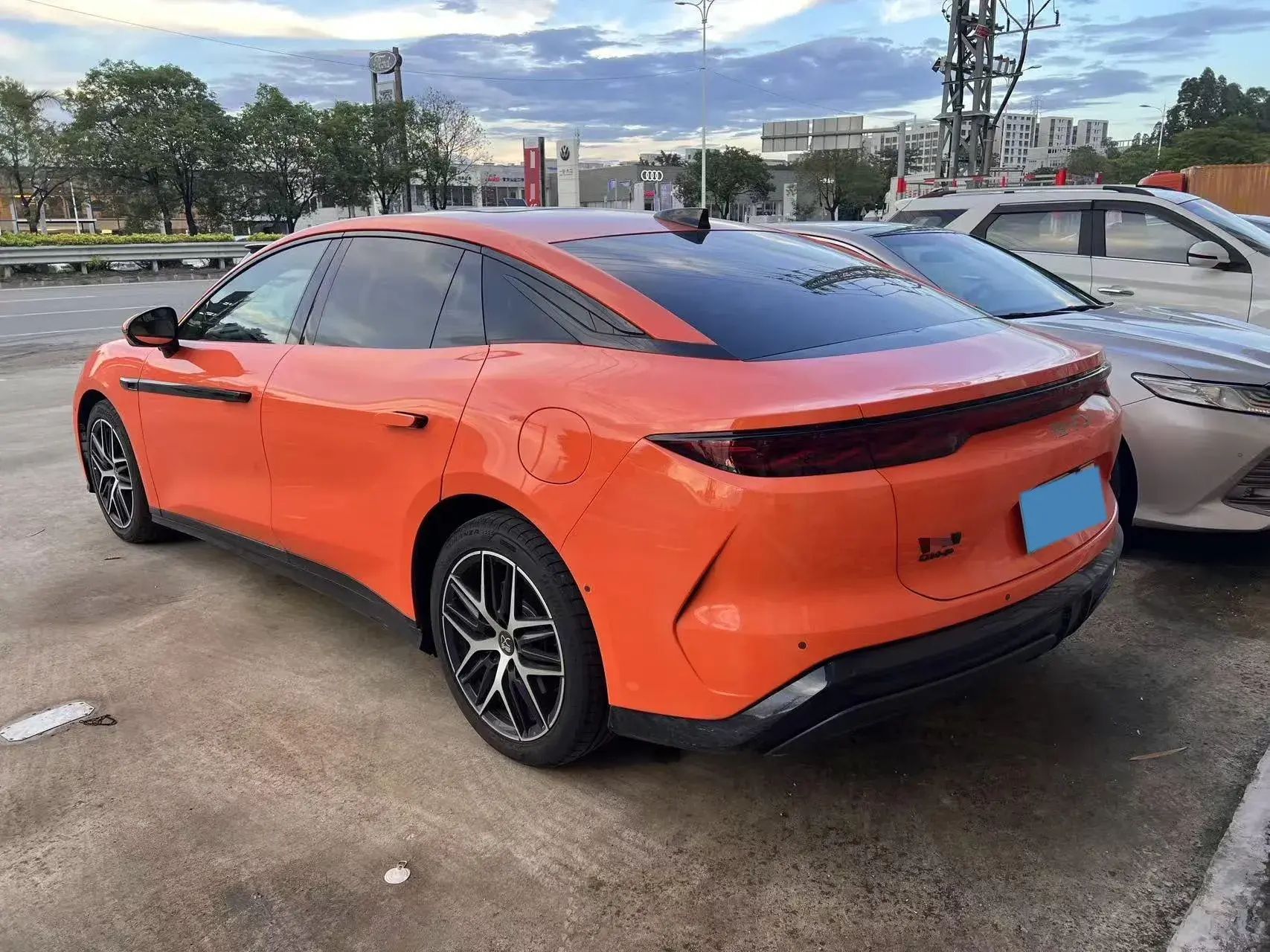 2025 BYD HANL thumbnail 4