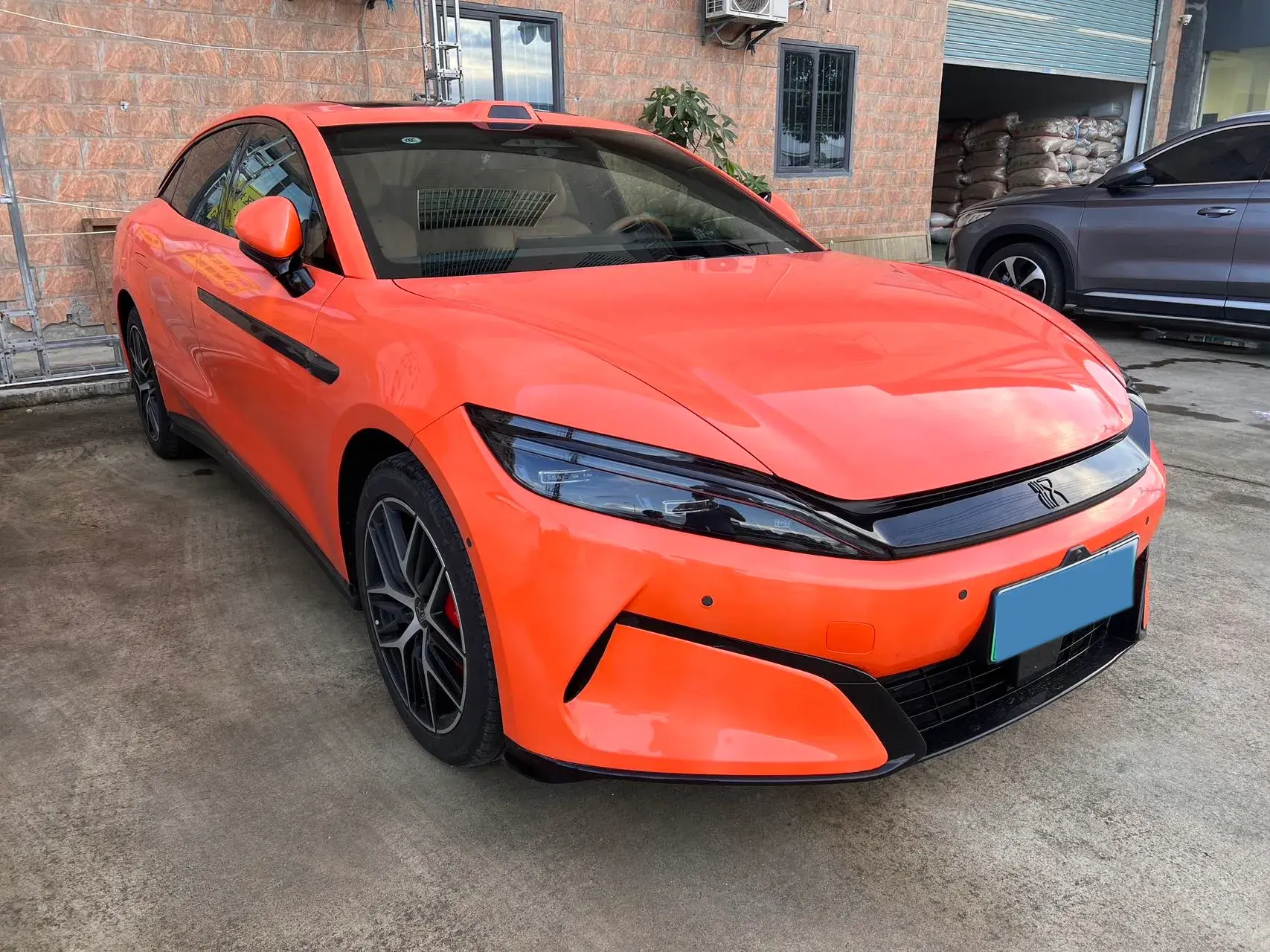 2025 BYD HANL thumbnail 2