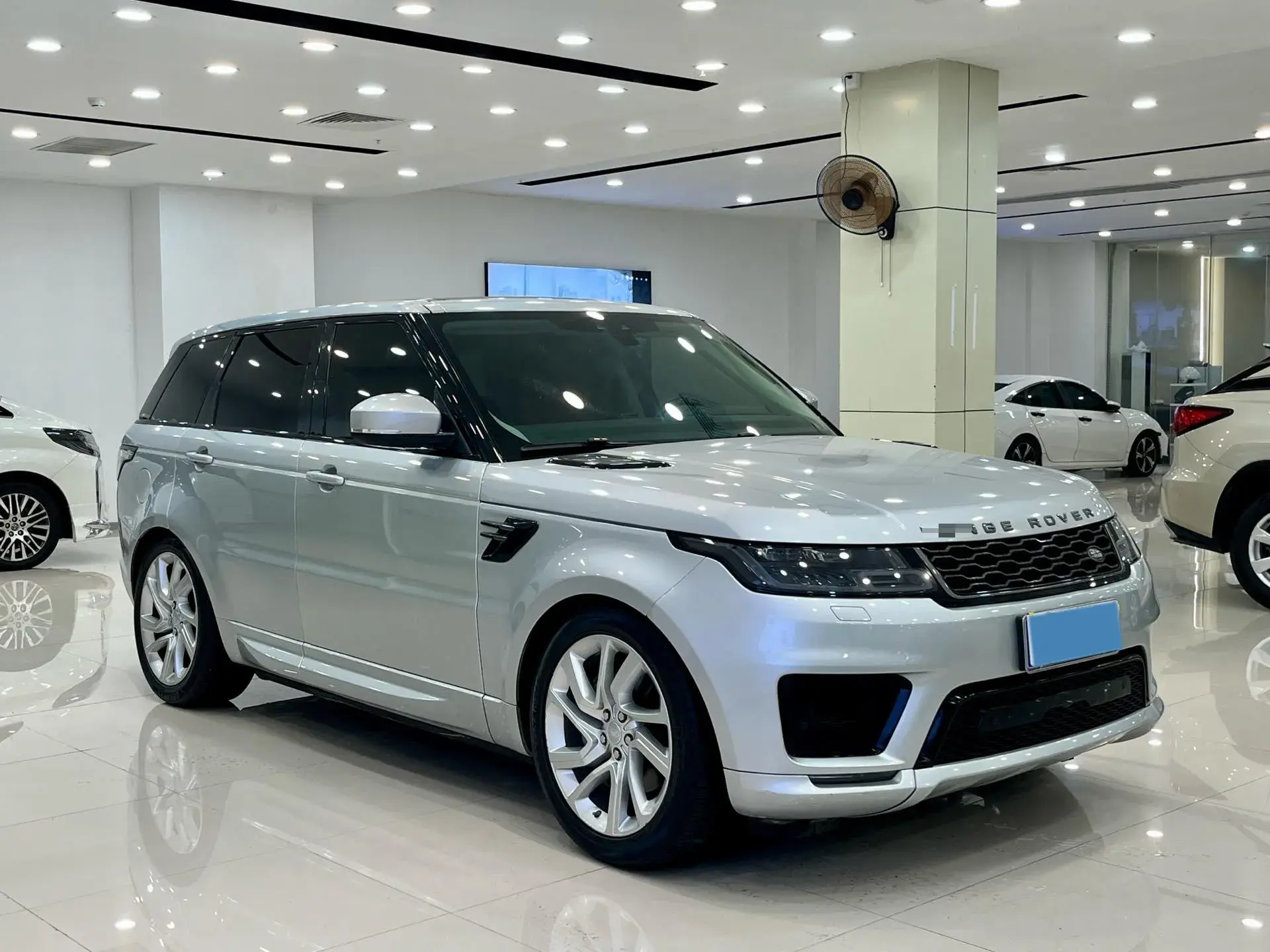 2018 LAND ROVER thumbnail 3