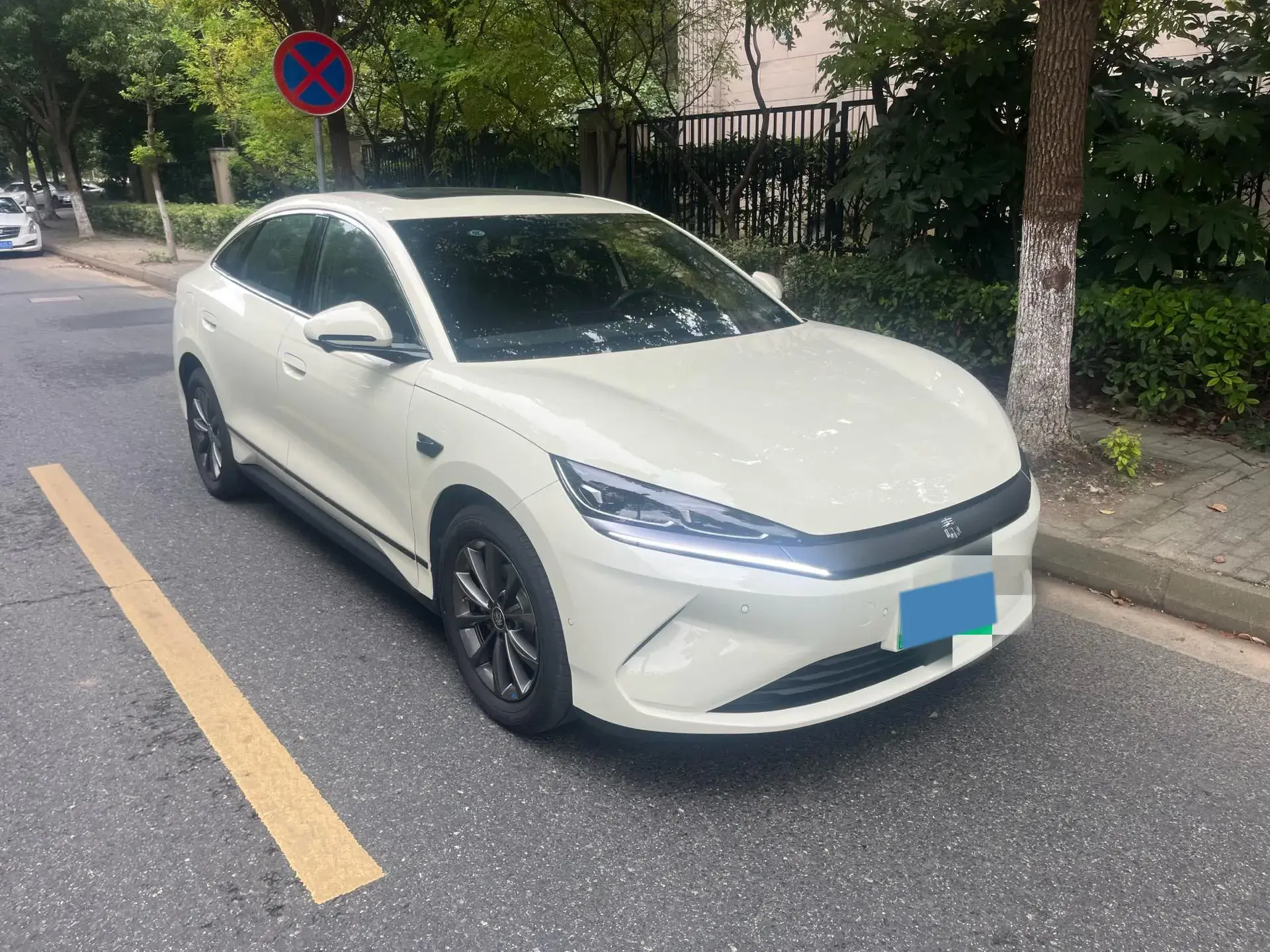 2025 BYD QINL thumbnail 2