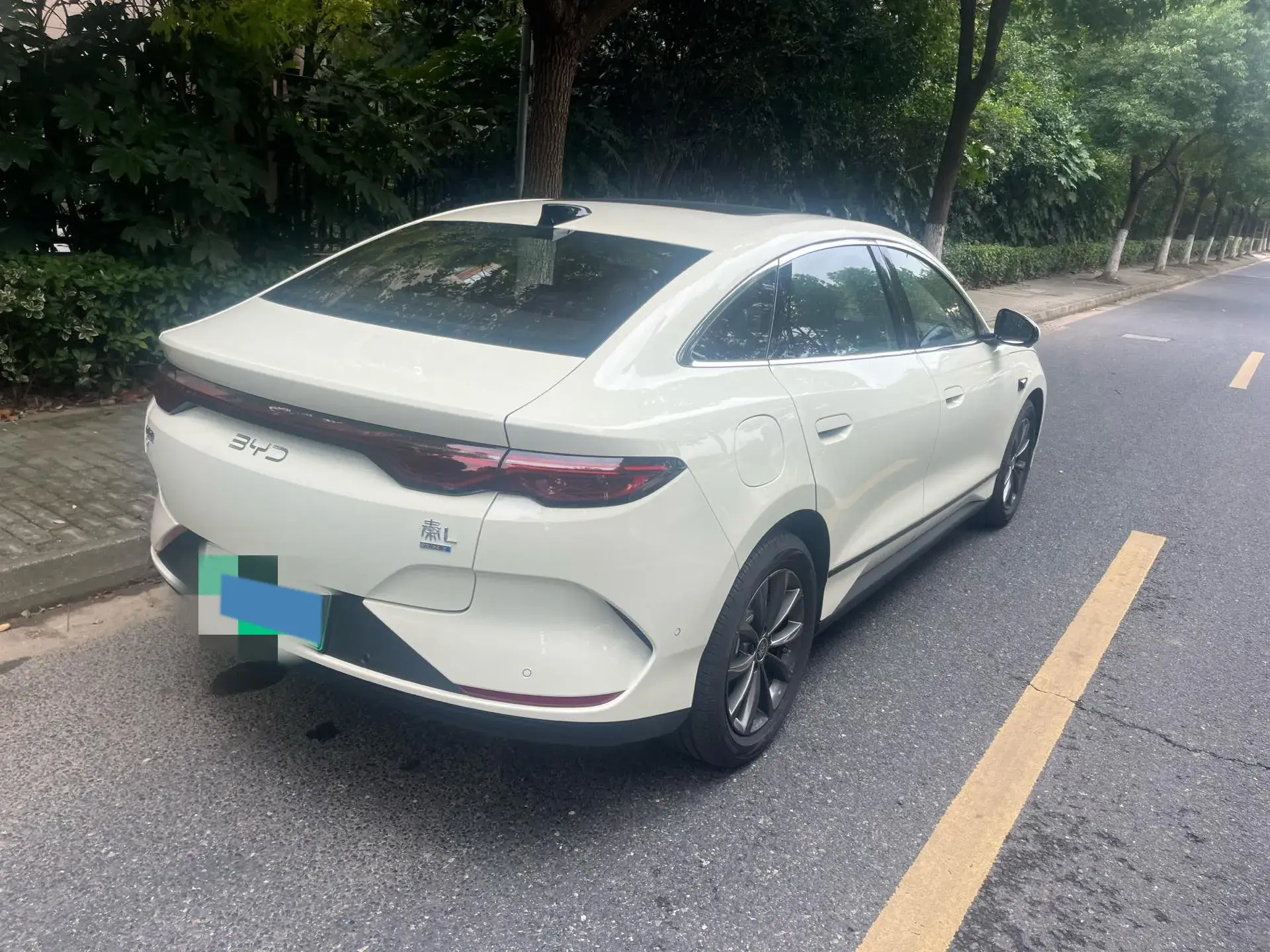 2025 BYD QINL thumbnail 3