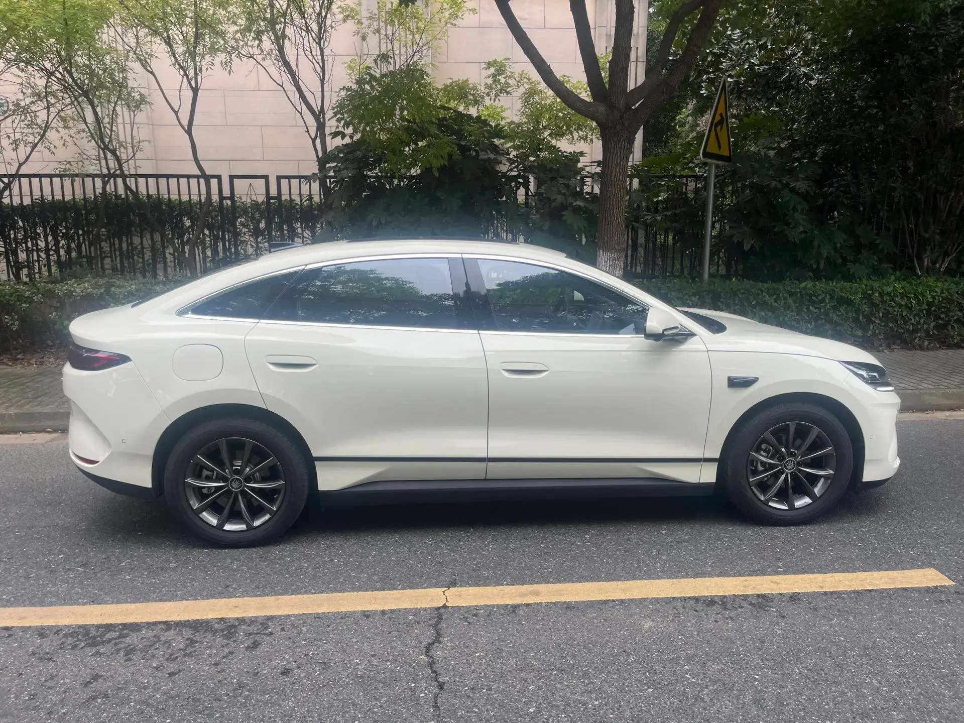 2025 BYD QINL thumbnail 4