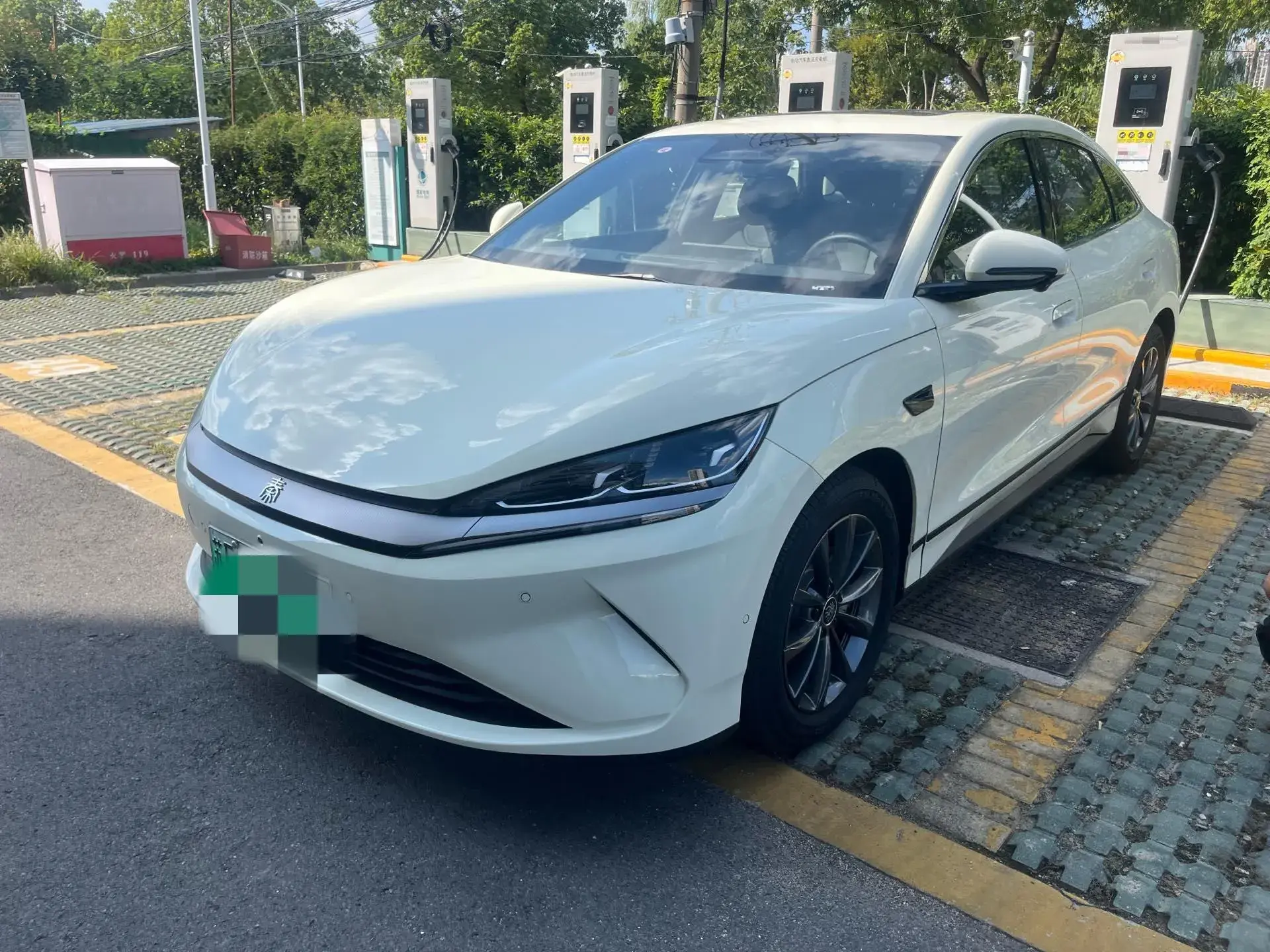 2025 BYD QINL view 1