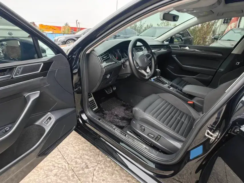 2021 VOLKSWAGEN MAGOTAN thumbnail 3