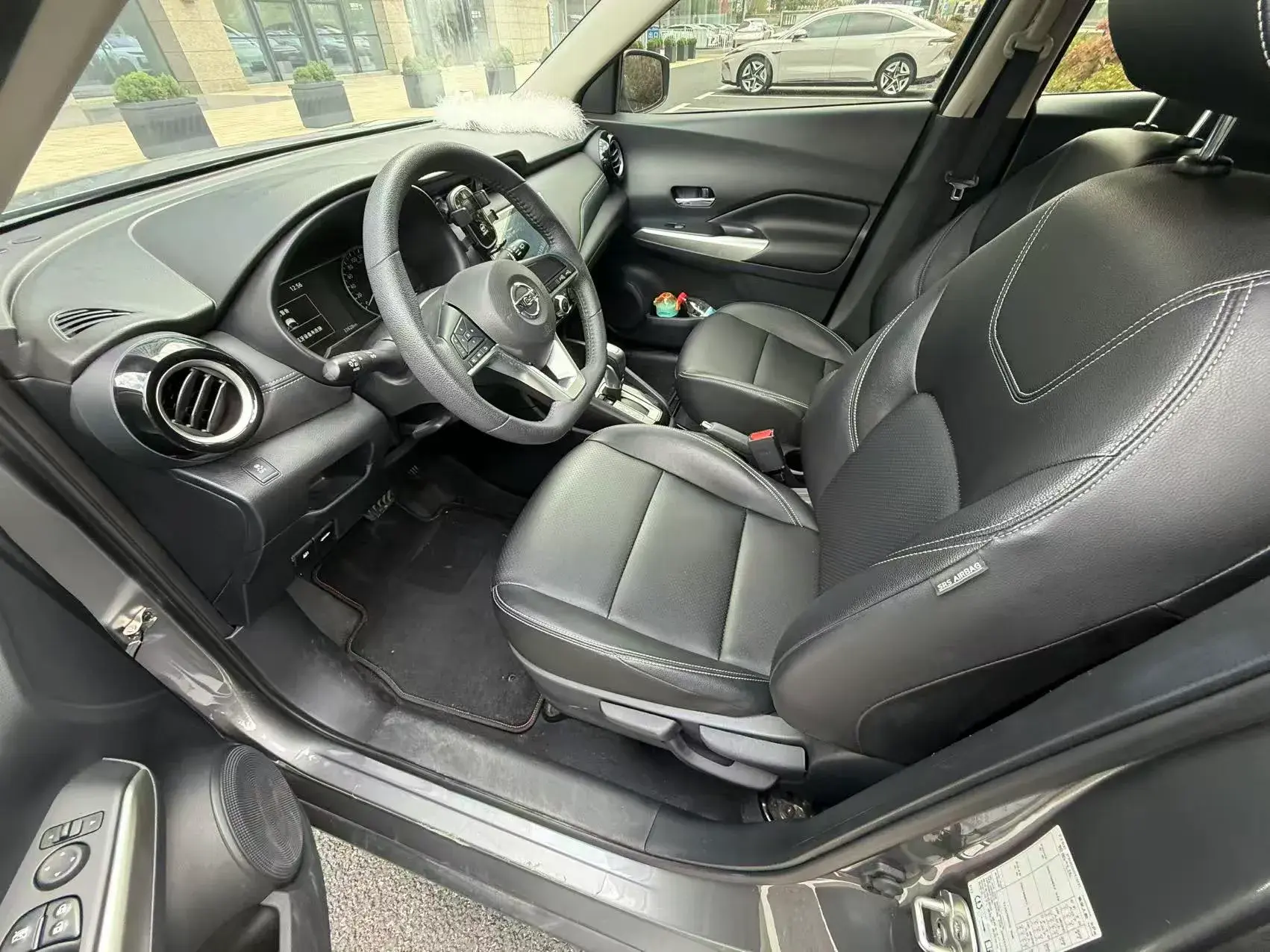 2022 NISSAN KICKS thumbnail 2