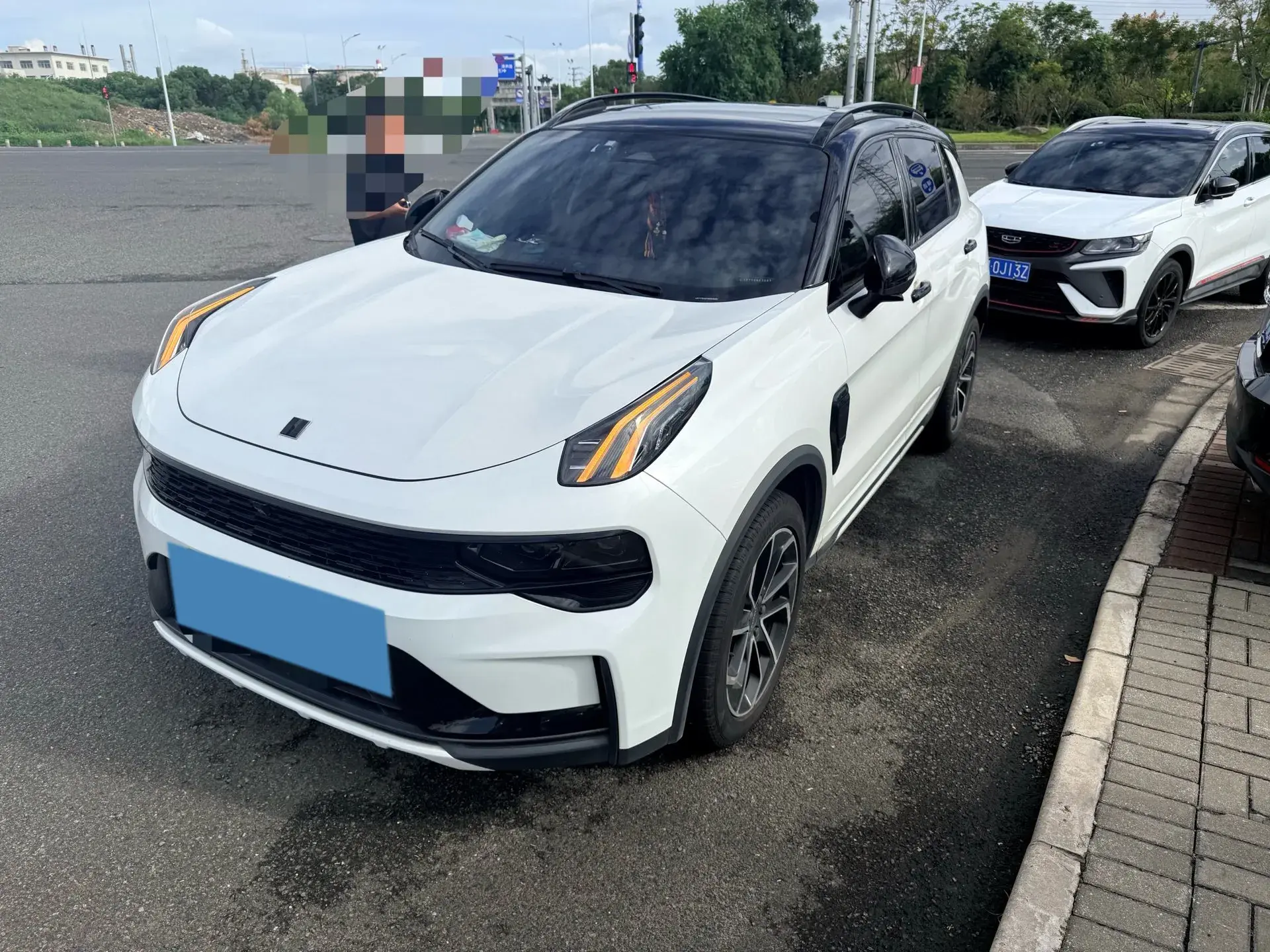 2023 LYNK&CO 01 view 1