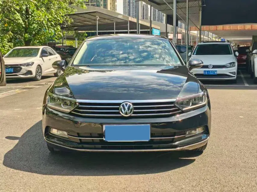 2018 VOLKSWAGEN MAGOTAN thumbnail 2