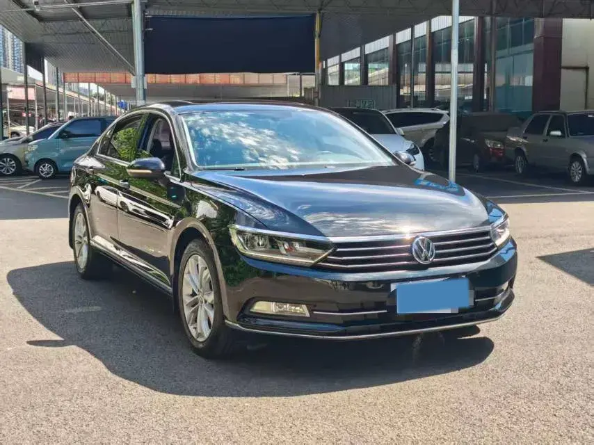 2018 VOLKSWAGEN MAGOTAN thumbnail 3