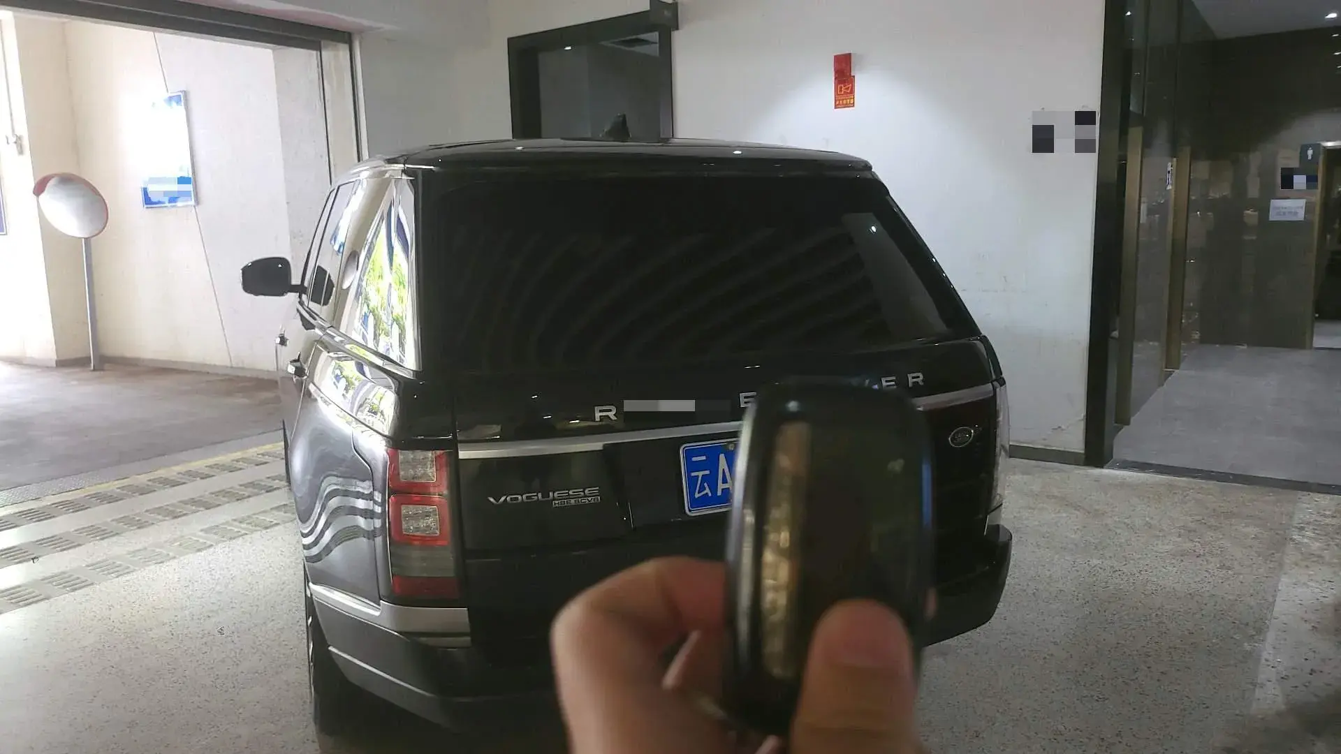 2017 LAND ROVER thumbnail 2