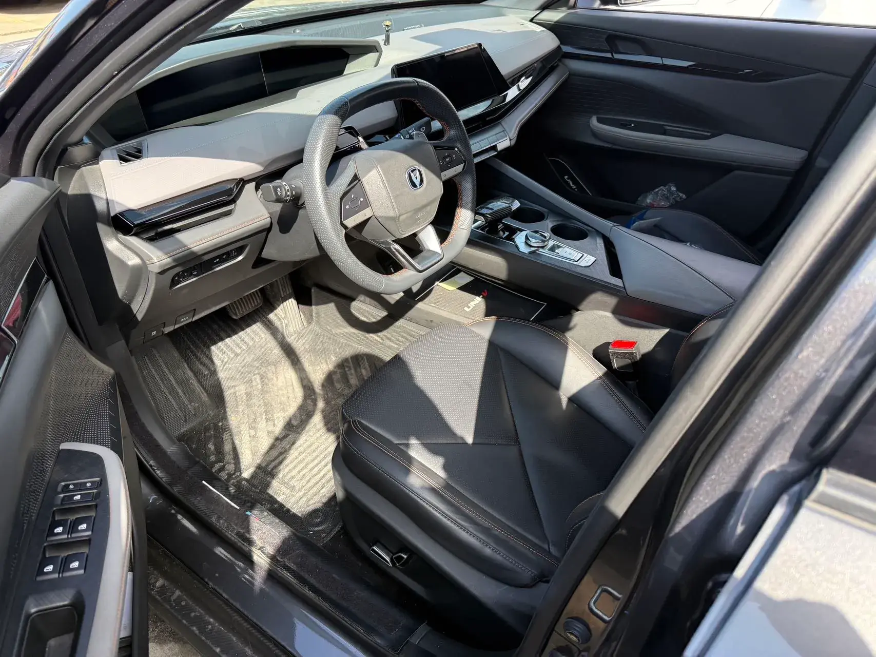 2022 CHANGAN UNI-V thumbnail 2