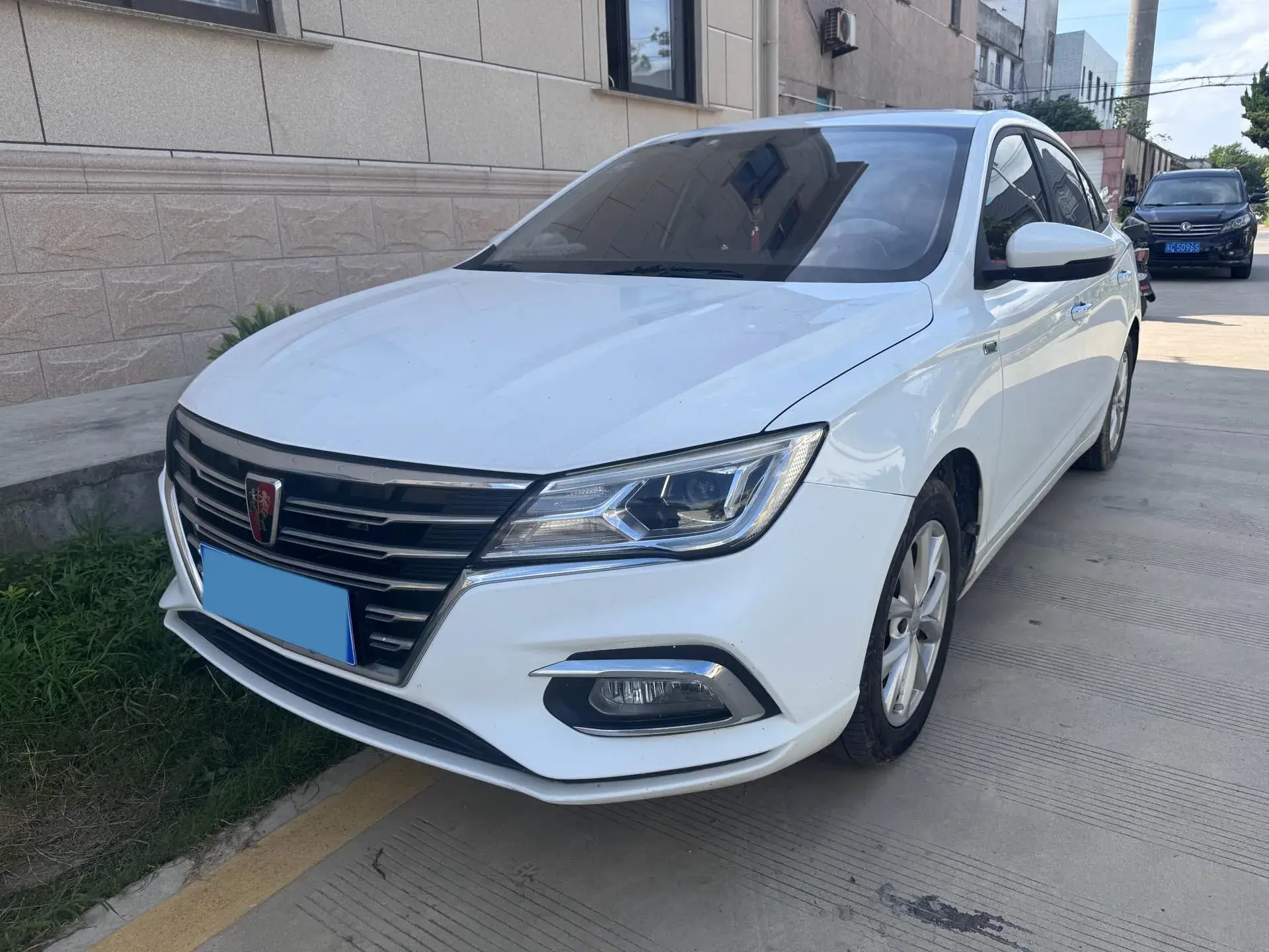 2019 ROEWE I5 view 1