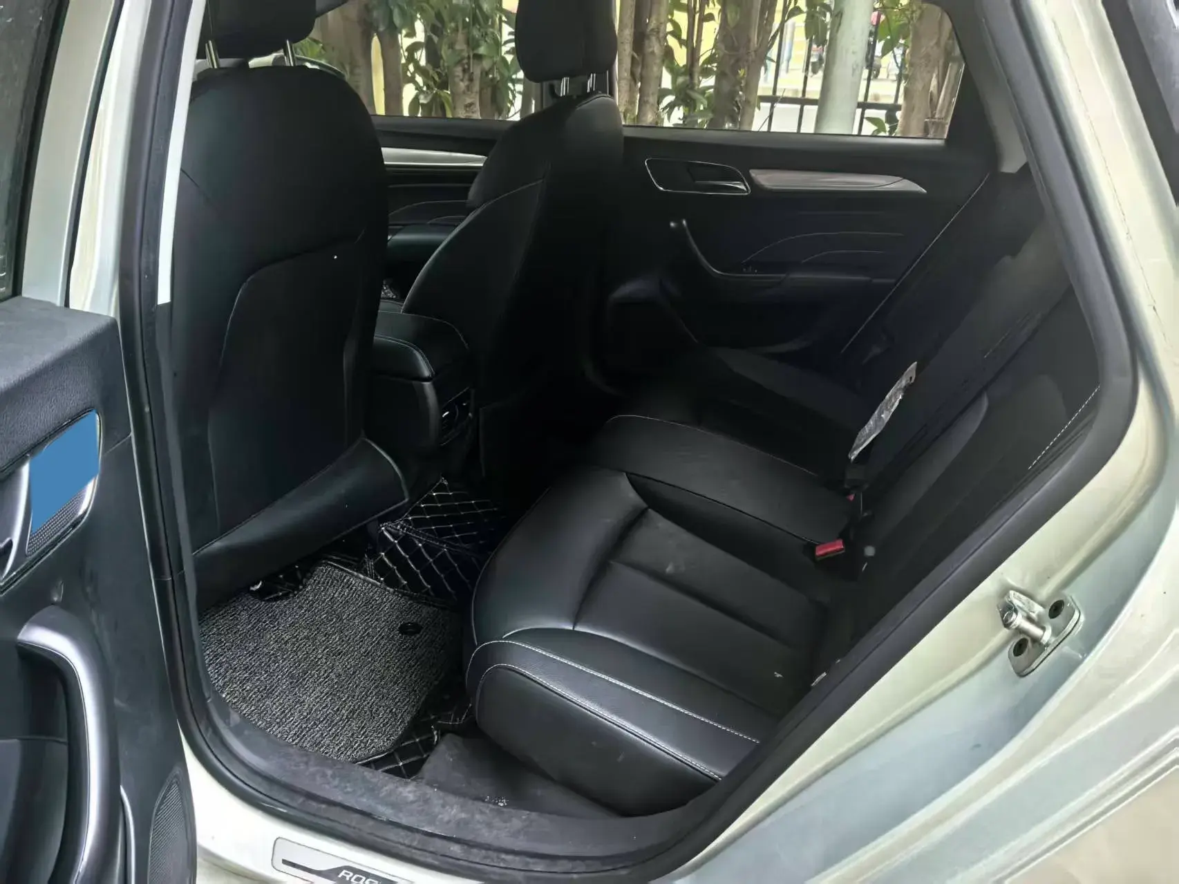 2019 ROEWE I6 thumbnail 4