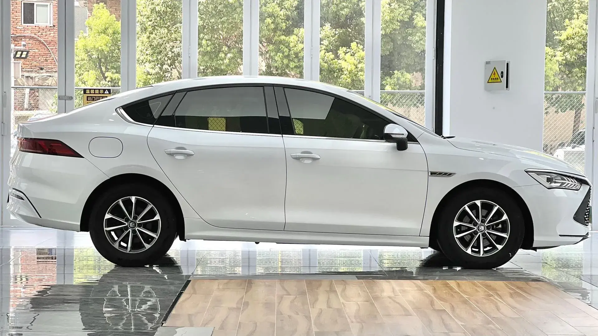 2023 BYD QIN thumbnail 4