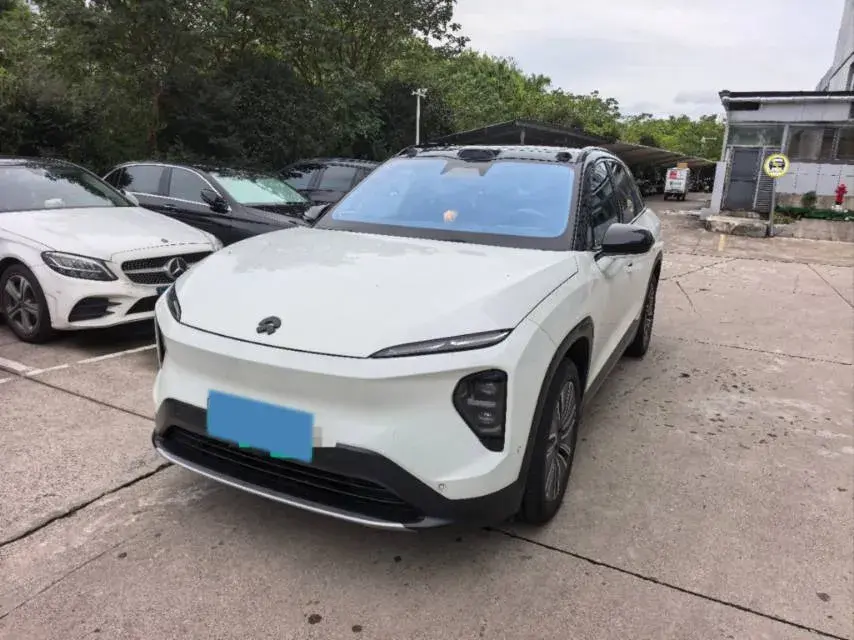 2022 NIO ES7 view 1