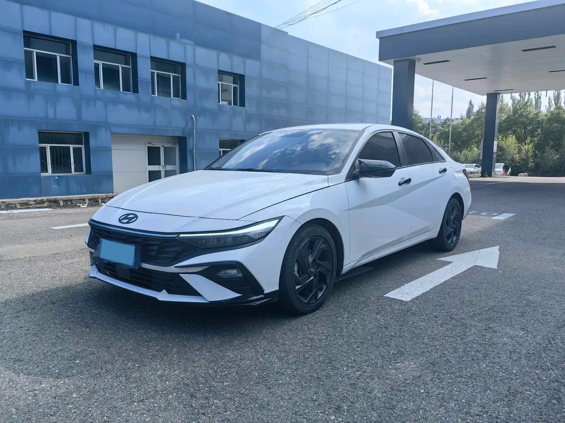 2022 HYUNDAI ELANTRA view 1