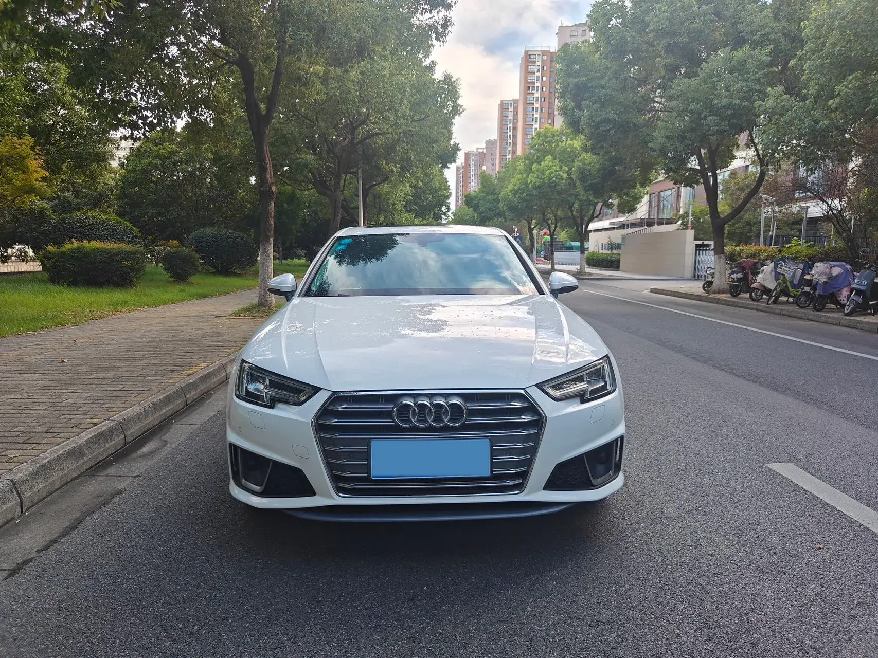 2019 AUDI A4L thumbnail 2