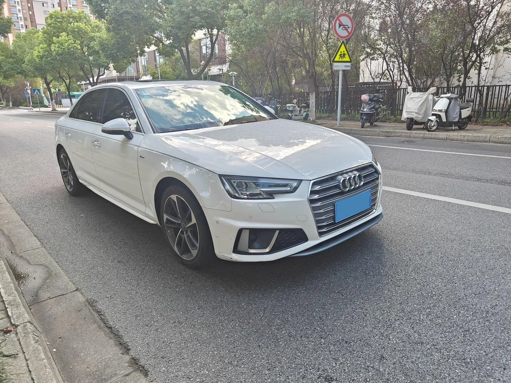 2019 AUDI A4L thumbnail 3