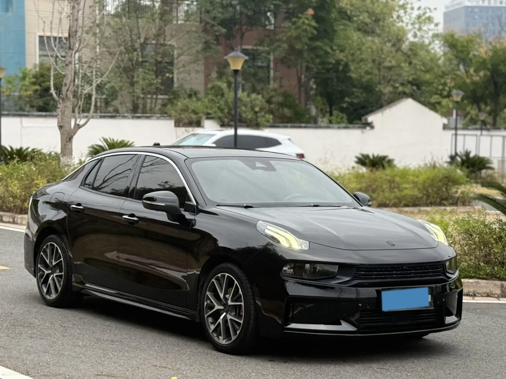 2019 LYNK&CO 03 thumbnail 3