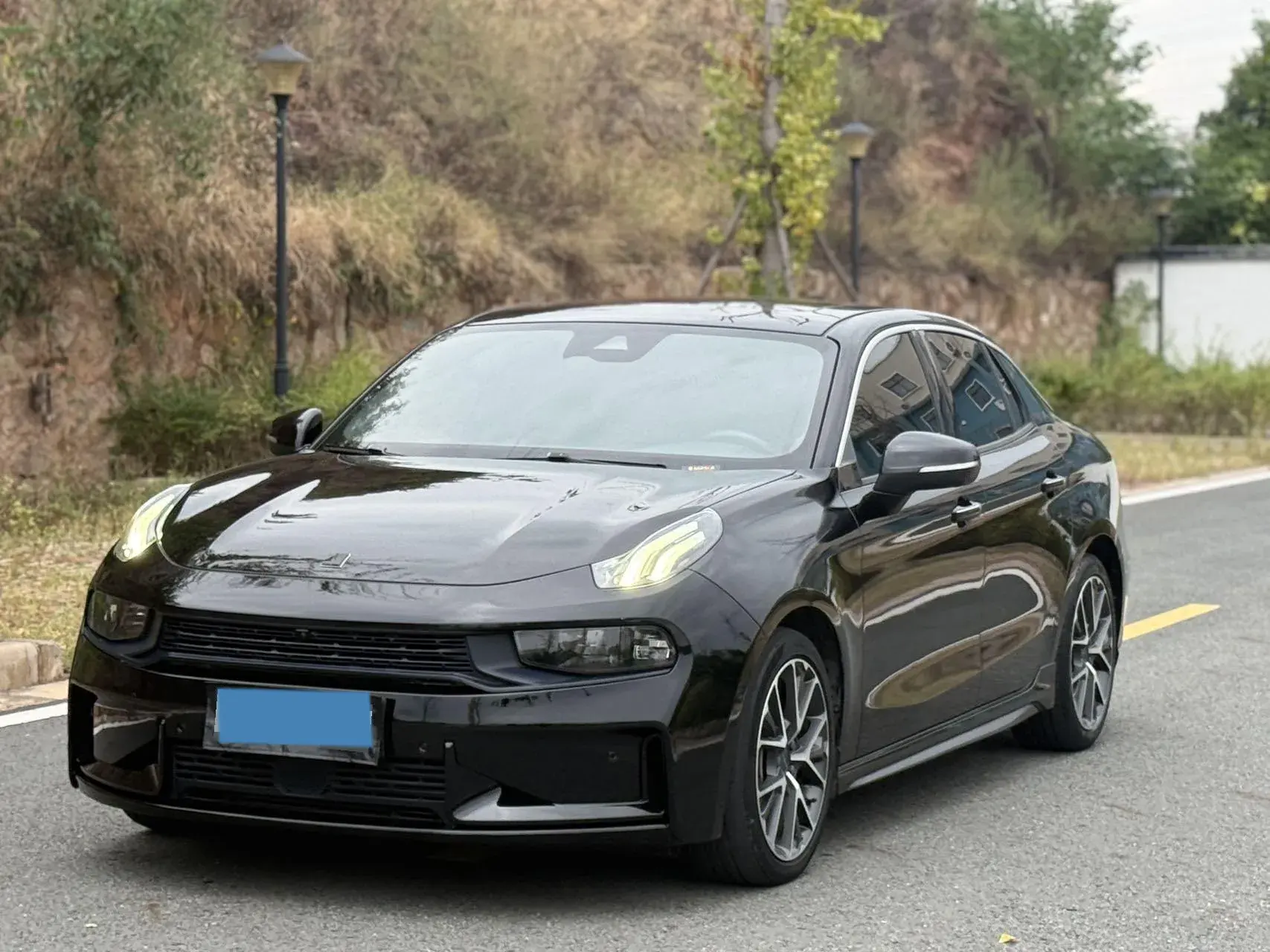2019 LYNK&CO 03 view 1