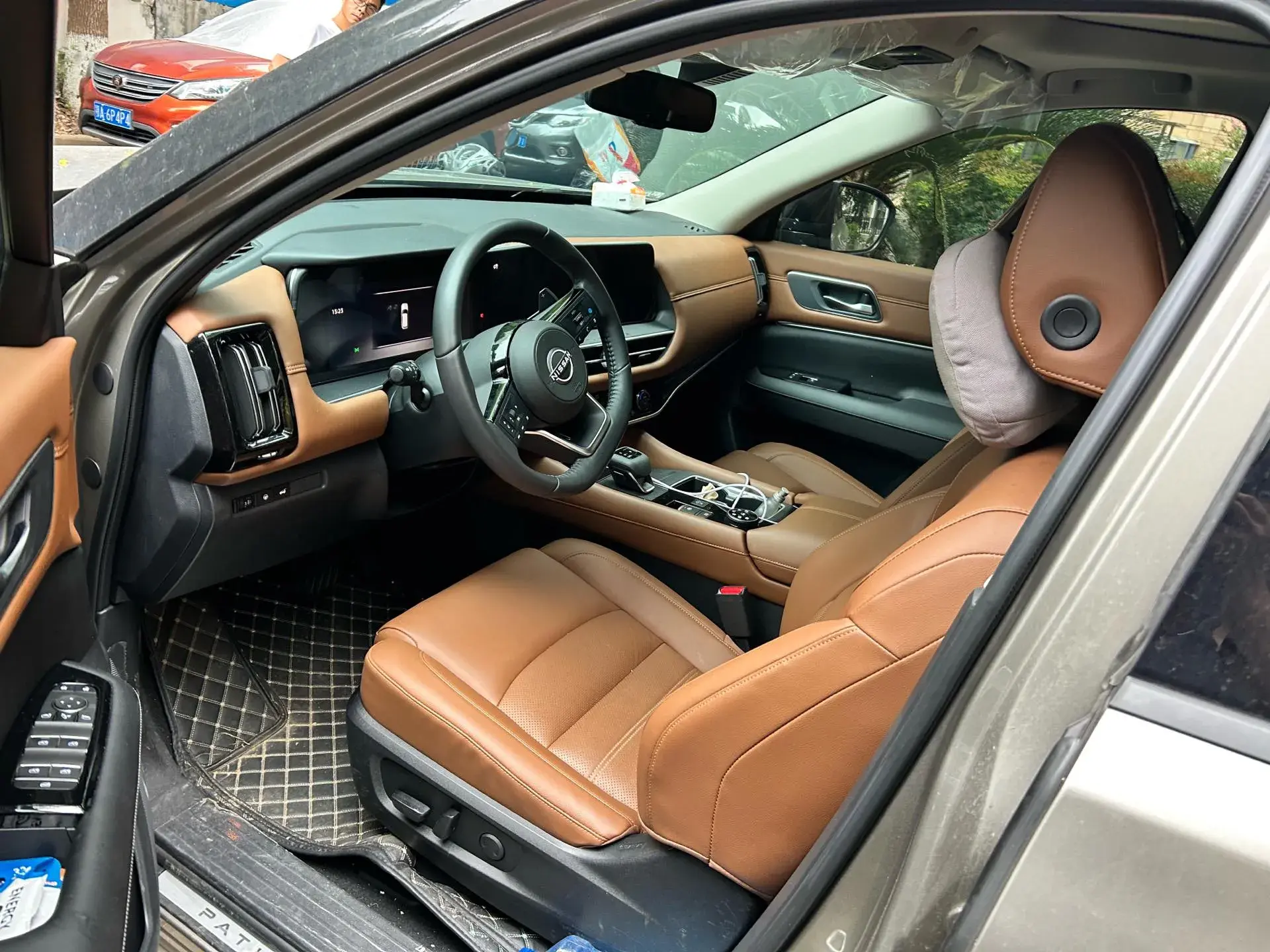 2024 NISSAN PATHFINDER thumbnail 2