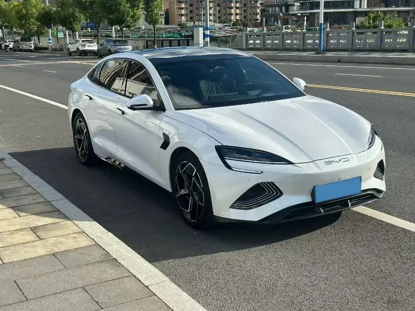 2023 BYD SEAL thumbnail 3