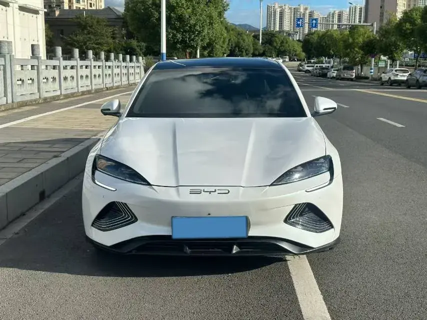 2023 BYD SEAL thumbnail 2