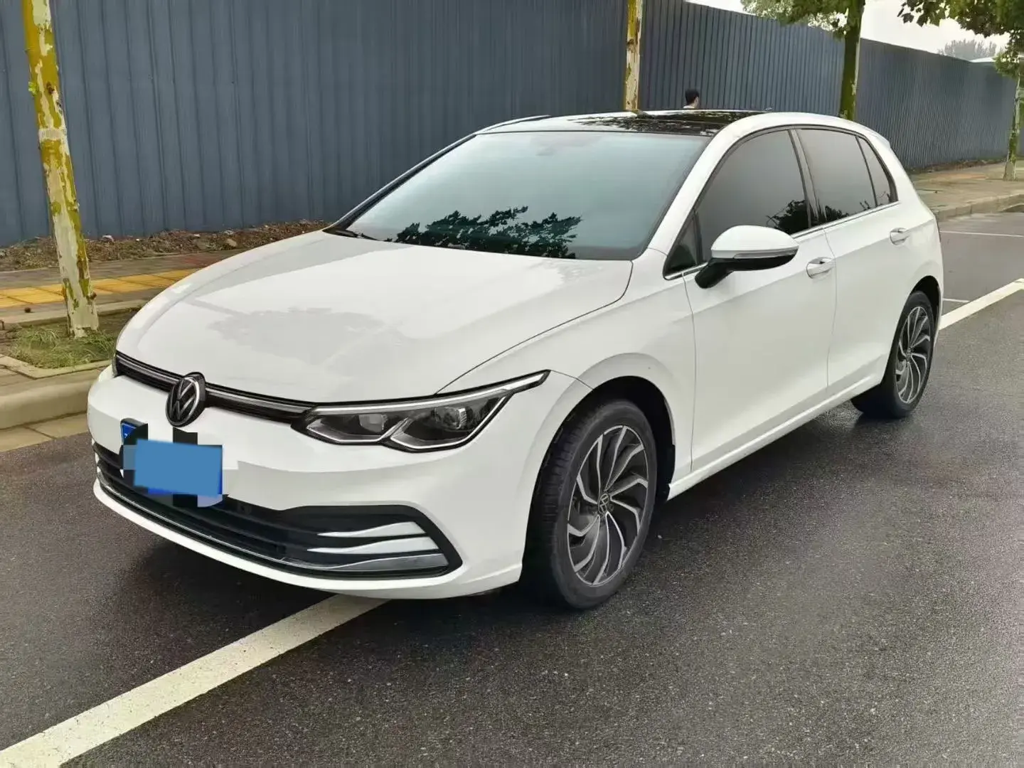 2023 VOLKSWAGEN GOLF view 1