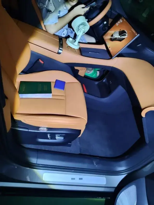 2025 MI YU7 thumbnail 4