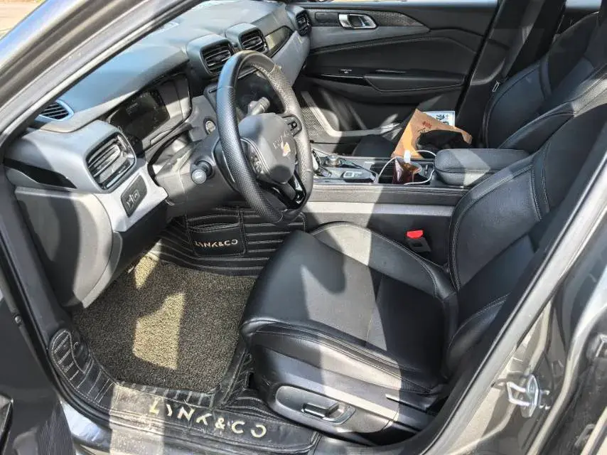 2021 LYNK&CO 03 thumbnail 3