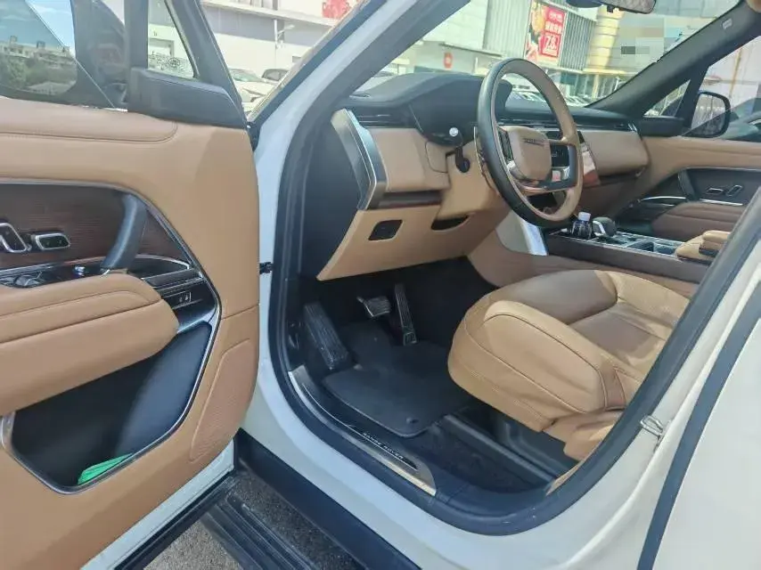 2023 LAND ROVER thumbnail 3