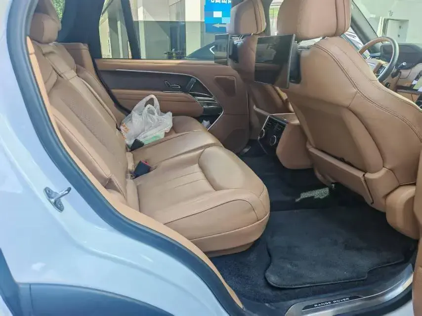 2023 LAND ROVER thumbnail 4