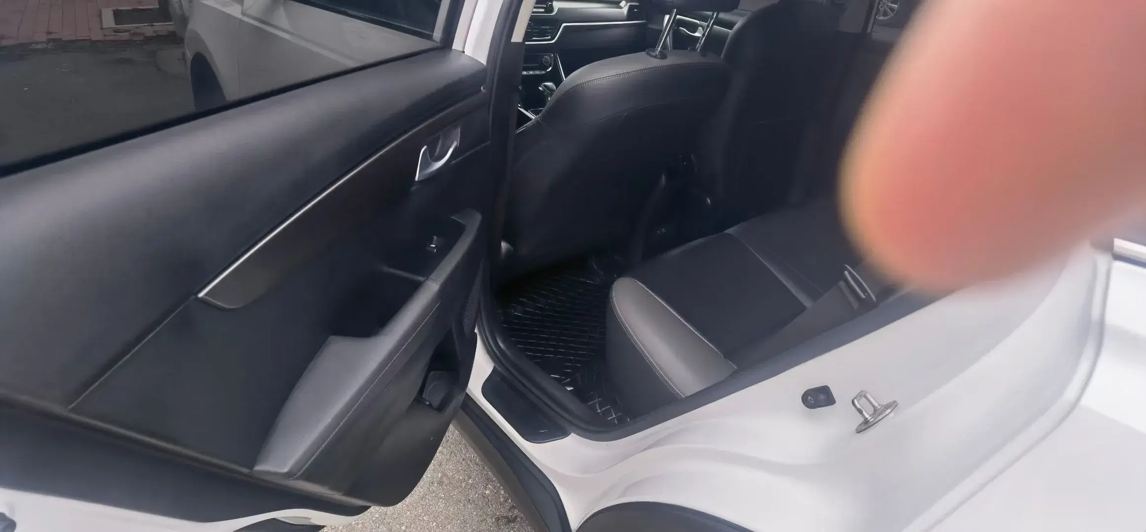 2018 KIA SPORTAGE thumbnail 3