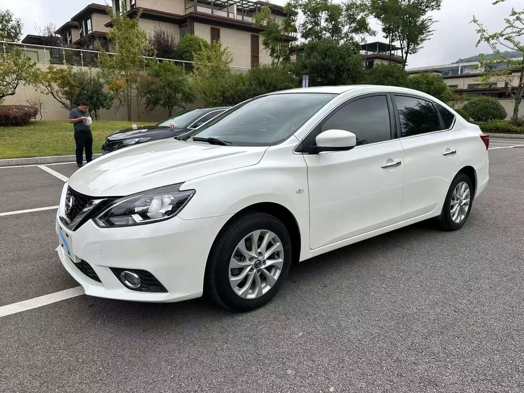2019 NISSAN SYLPHY view 1