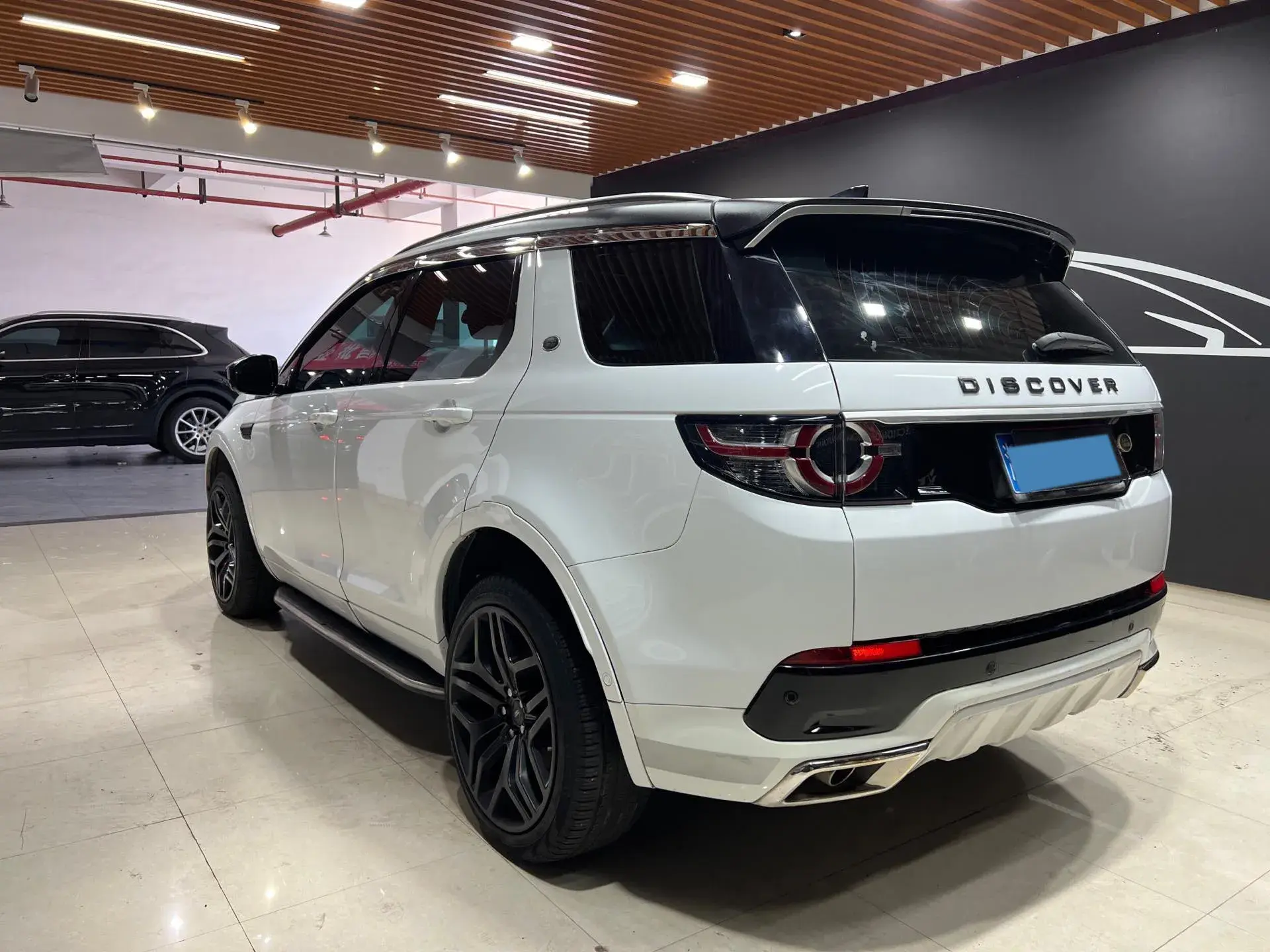 2019 LAND ROVER thumbnail 4