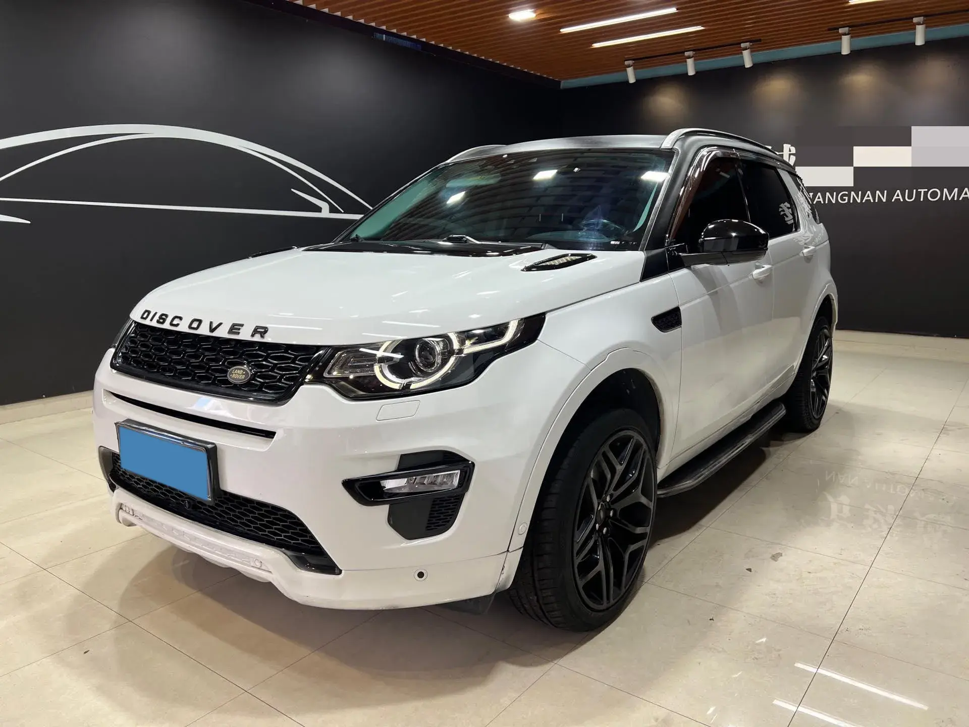 2019 LAND ROVER view 1