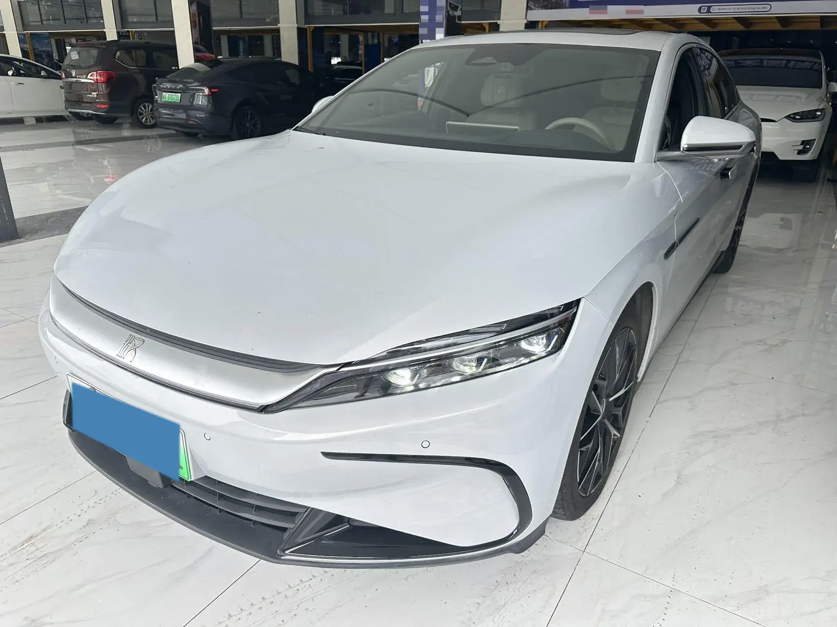 2025 BYD HAN view 1