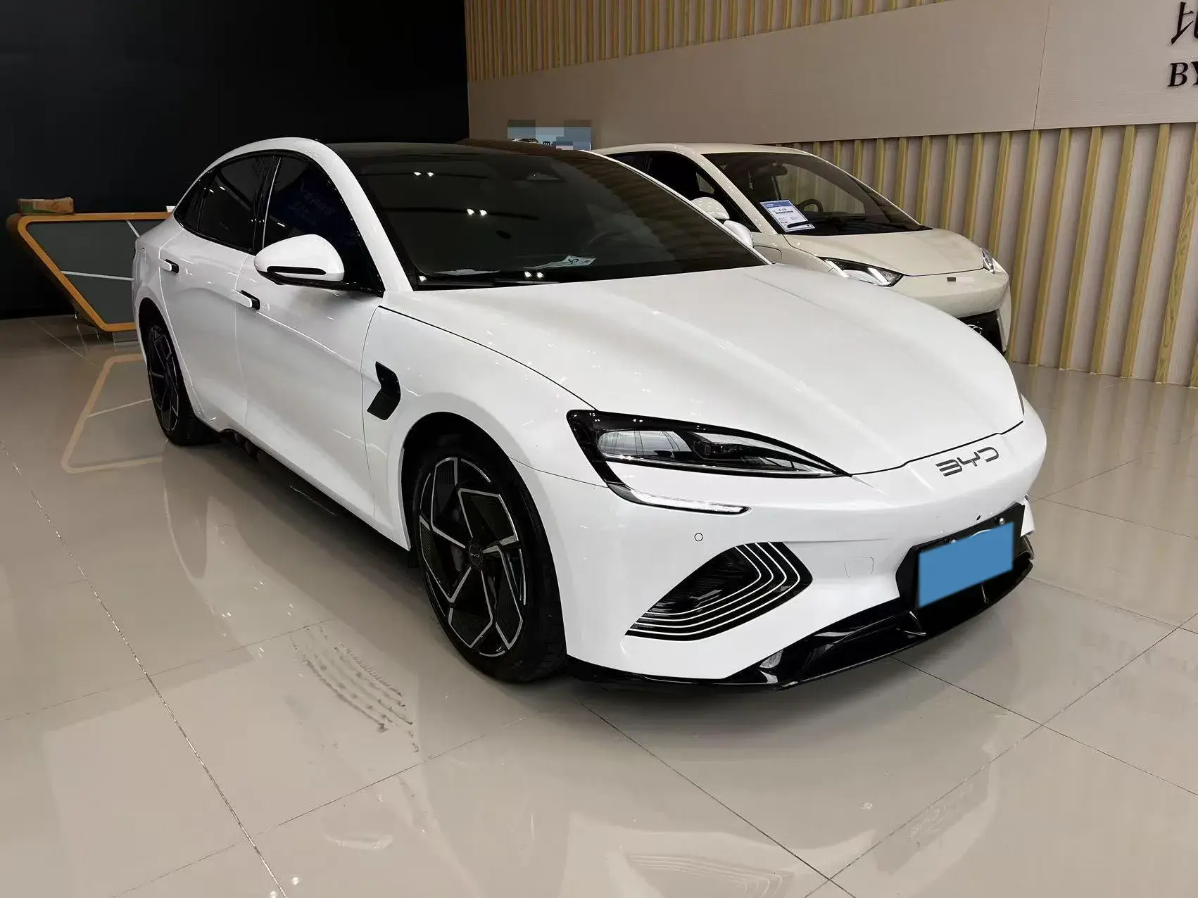 2023 BYD SEAL thumbnail 4