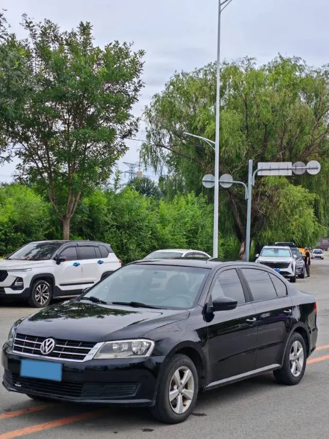 2013 VOLKSWAGEN LAVIDA view 1