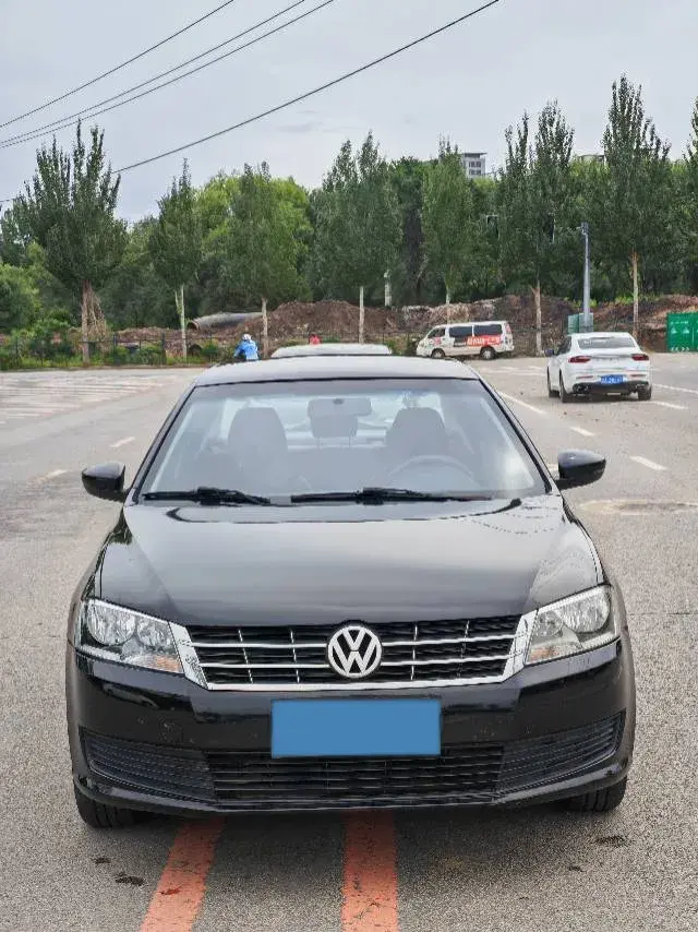 2013 VOLKSWAGEN LAVIDA thumbnail 2