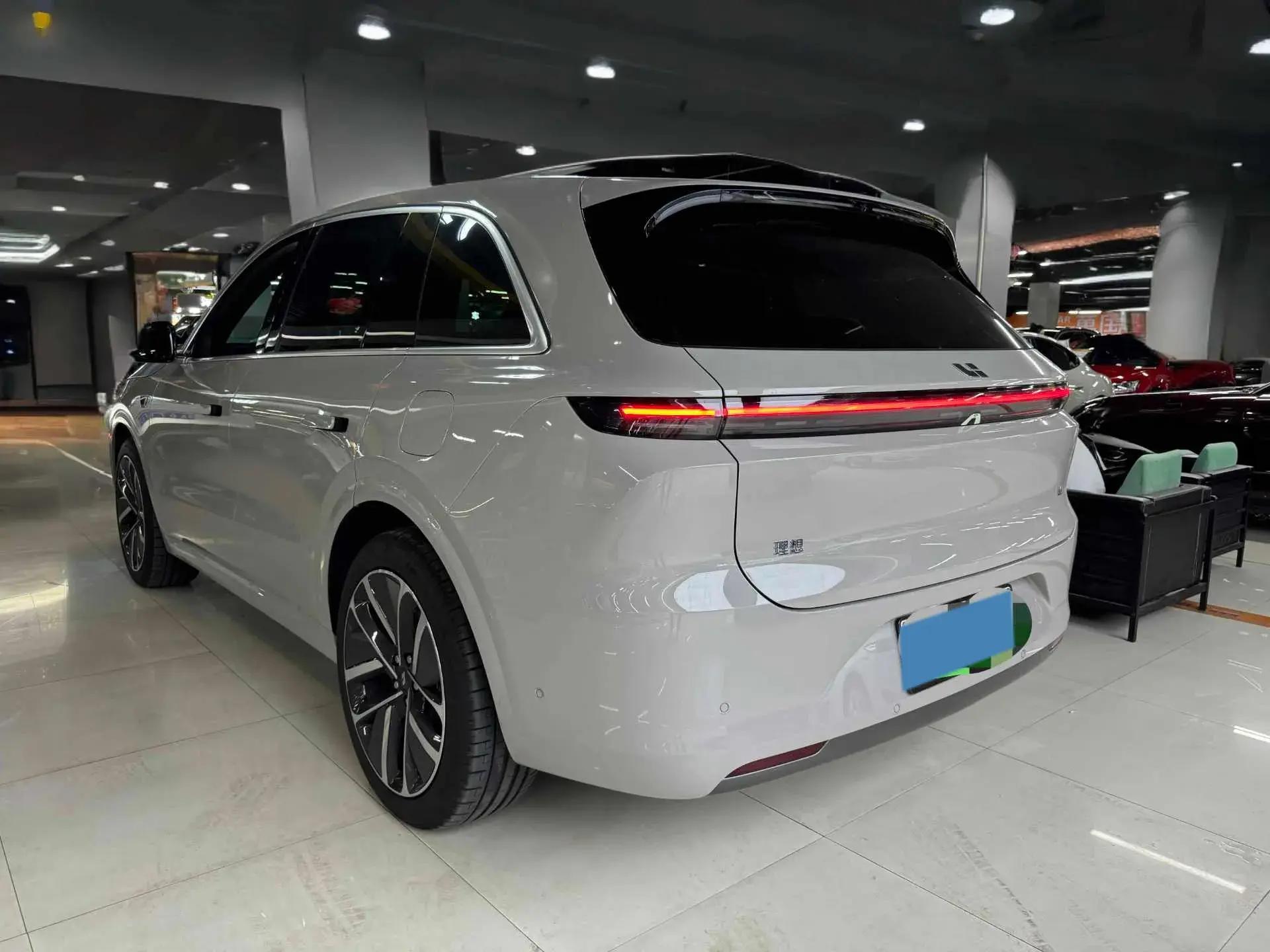 2024 LI L6 thumbnail 3