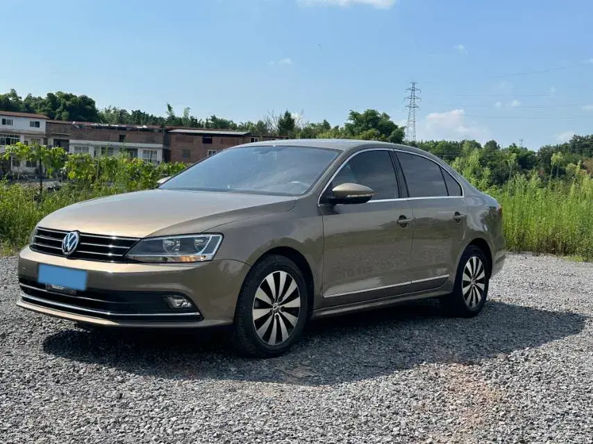 2017 VOLKSWAGEN SAGITAR view 1