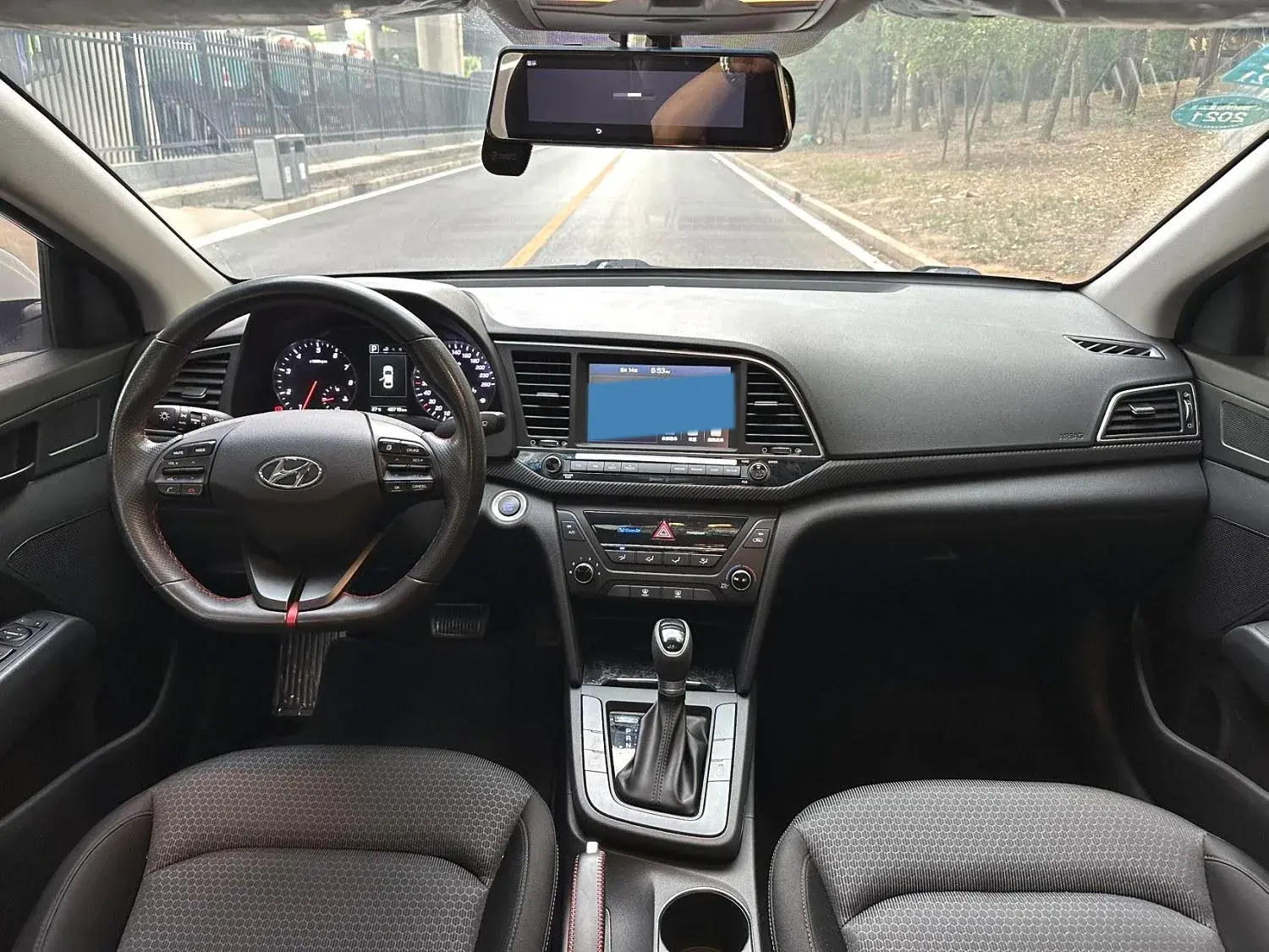 2018 HYUNDAI ELANTRA thumbnail 3