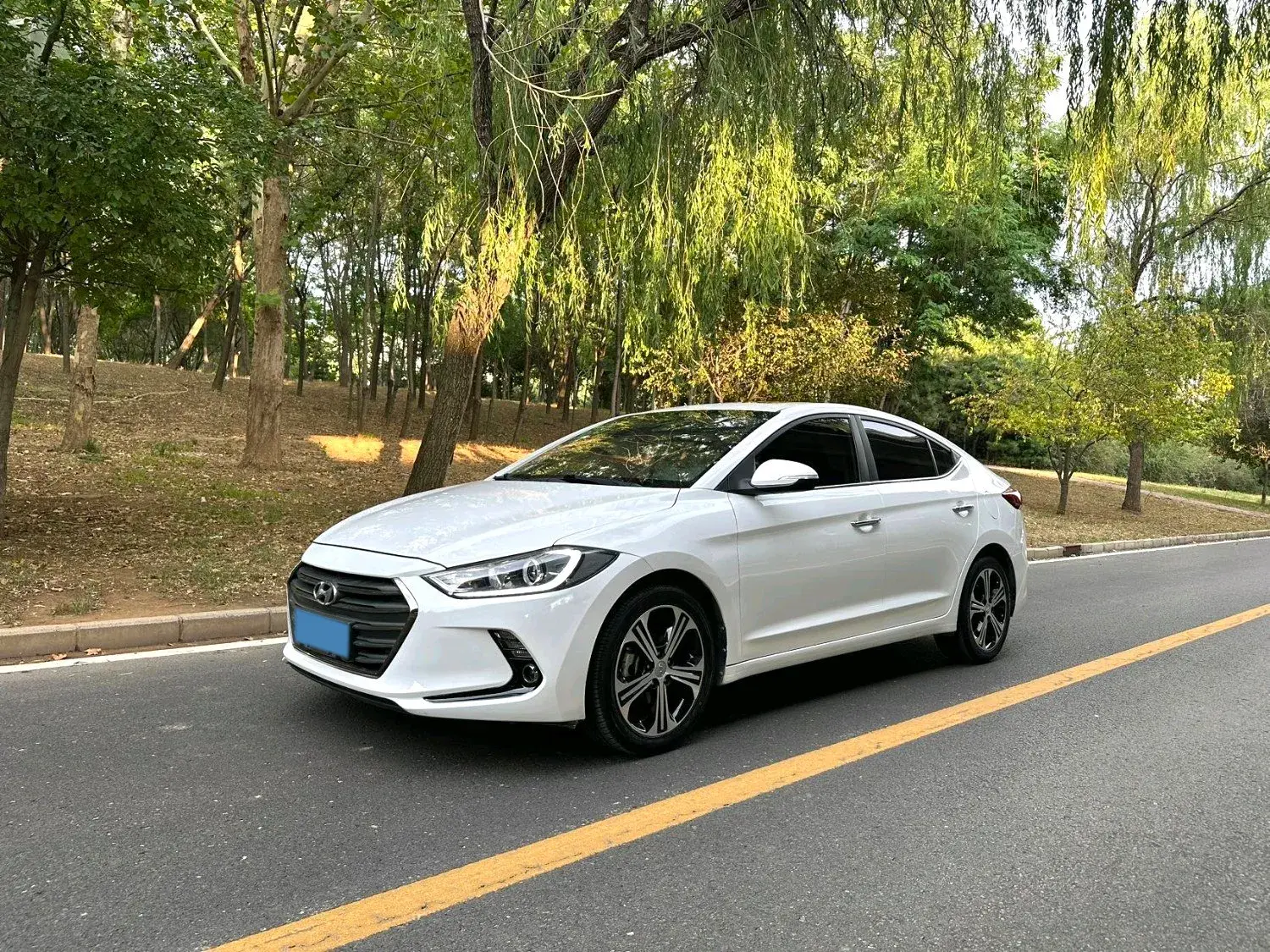 2018 HYUNDAI ELANTRA view 1