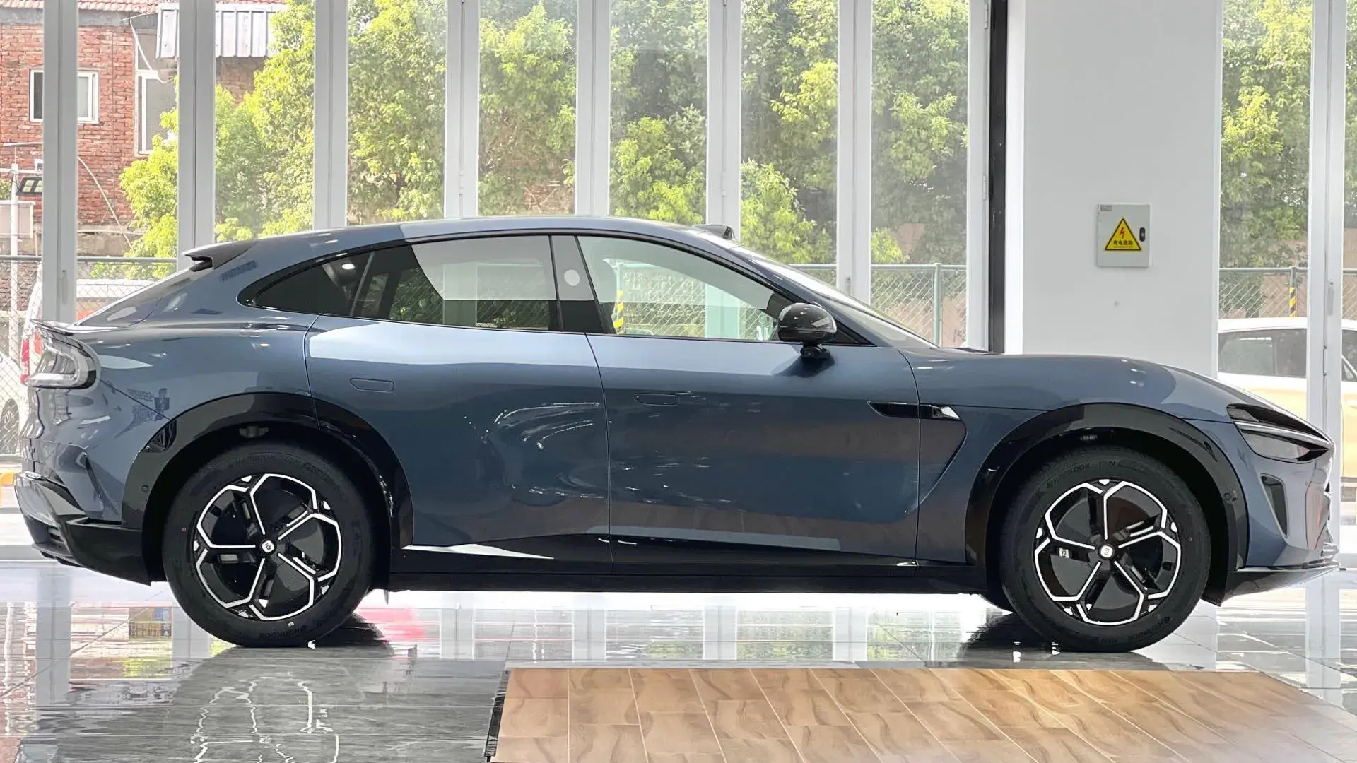 2025 MI YU7 thumbnail 4