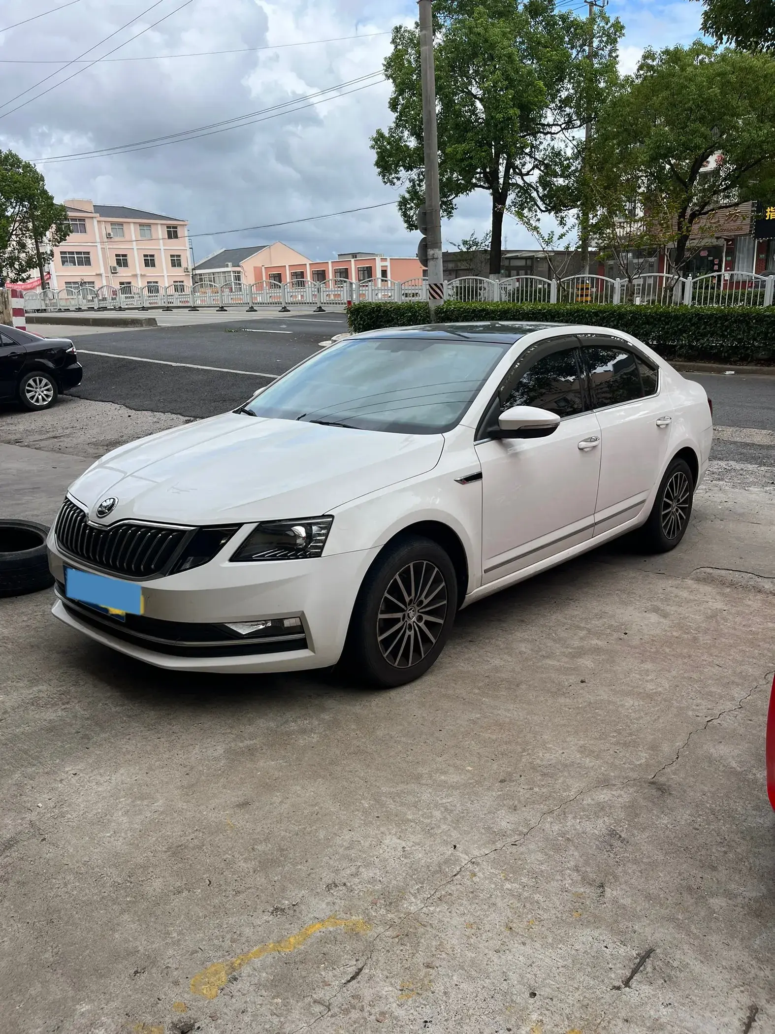 2019 SKODA OCTAVIA view 1