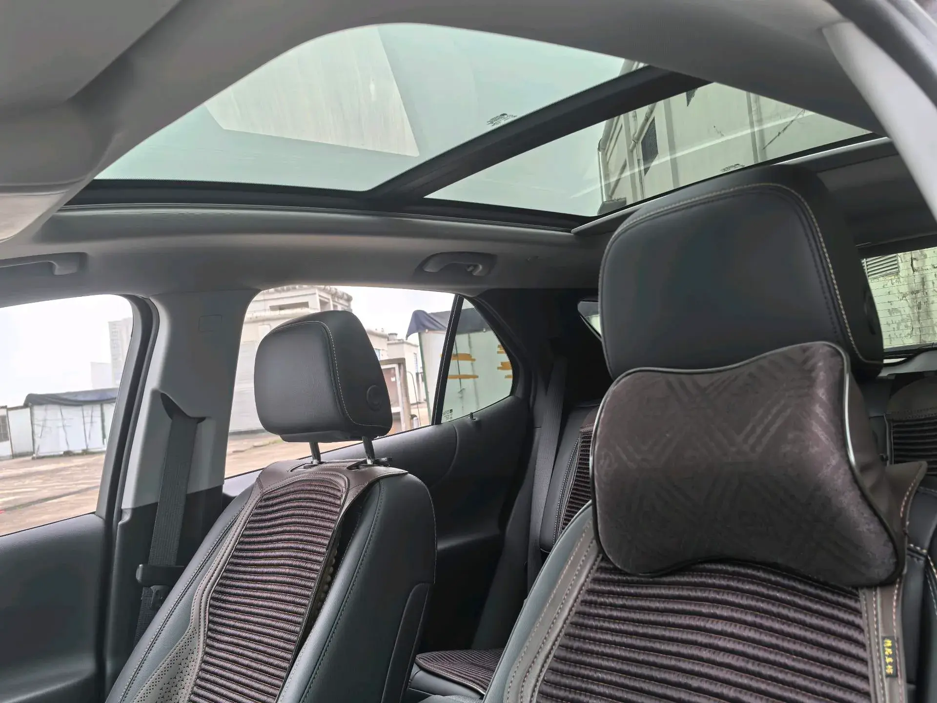 2022 CHEVROLET EQUINOX thumbnail 3