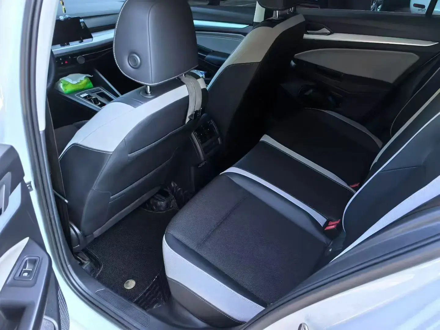 2021 VOLKSWAGEN GOLF thumbnail 4