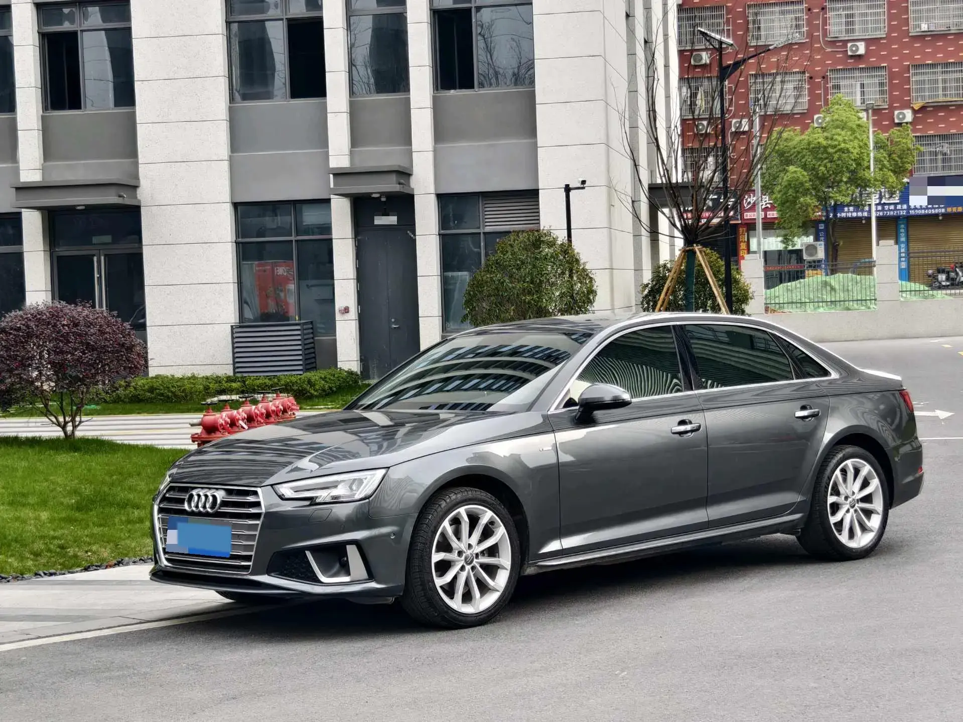 2019 AUDI A4L view 1